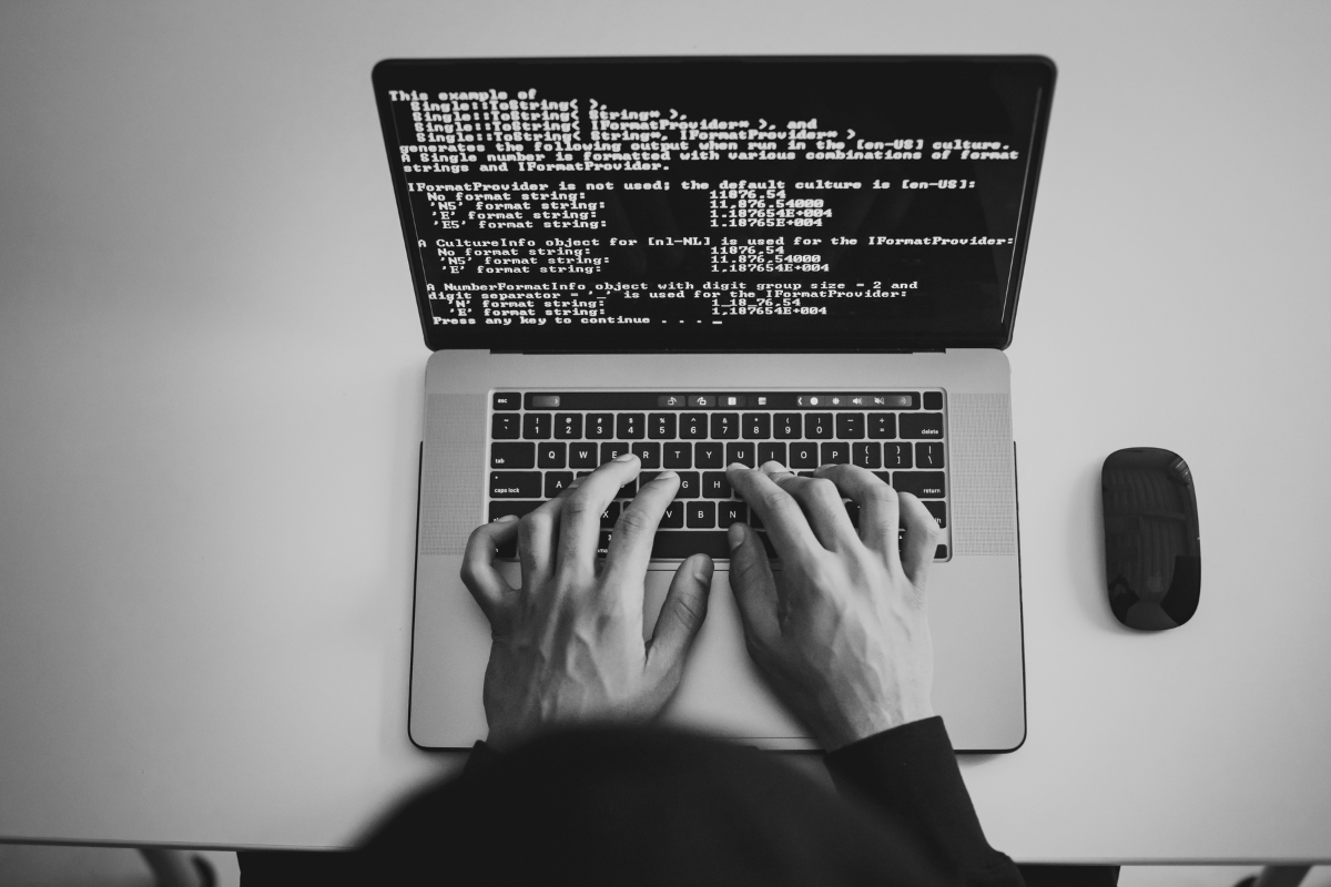 Sommer & KMU-Risiken: Vertretungen, Cyberangriffe und Ferienabwesenheiten richtig absichern
